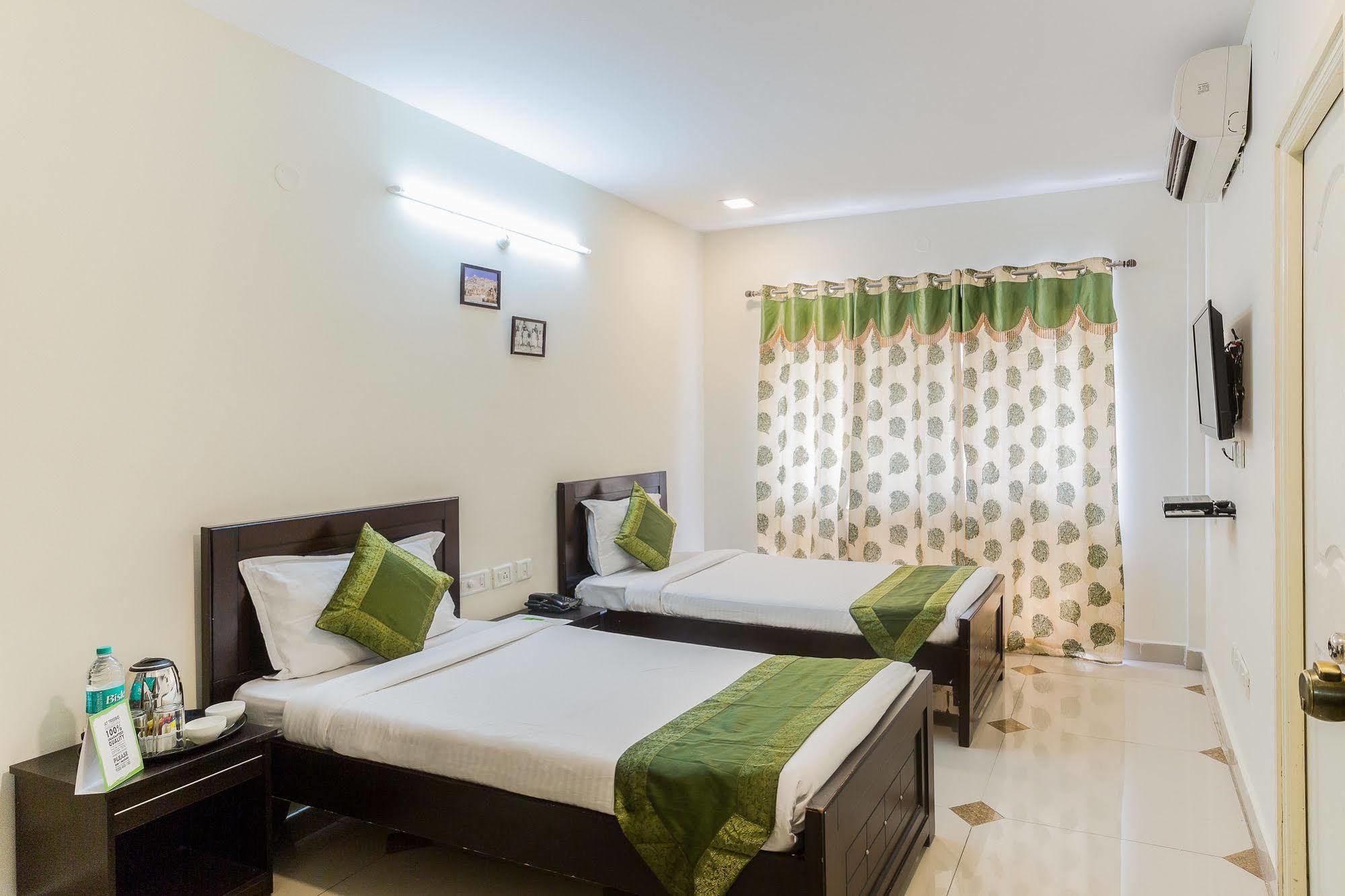 Hotel Treebo Srico, Banjara Hills Hyderabad Exterior foto
